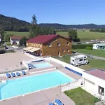 Кемпинг Mobil-home 6 Personnes Avec Terrasse A La Chapelle-devant-bruyeres - Api-1-52-1002