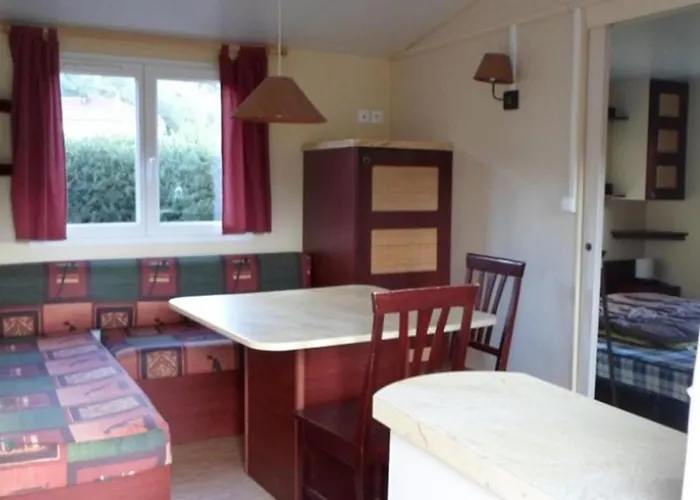 Kemp Mobil-home 6 Personnes Avec Terrasse A La Chapelle-devant-bruyeres - Api-1-52-1002