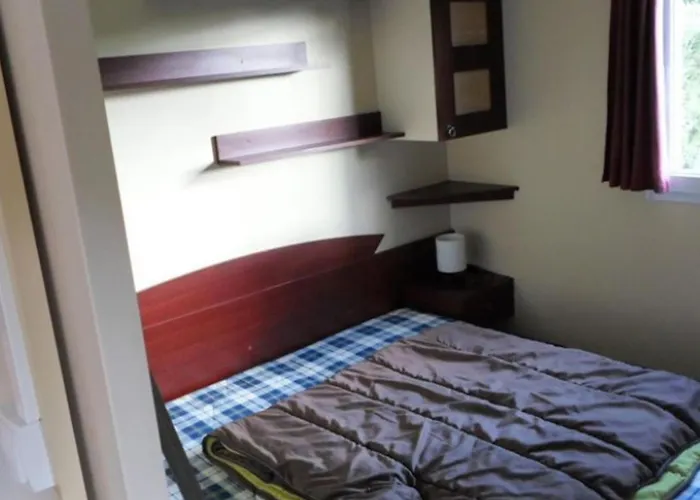 Mobil-home 6 Personnes Avec Terrasse A La Chapelle-devant-bruyeres - Api-1-52-1002 * Bruyeres