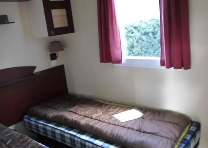 Kemp Mobil-home 6 Personnes Avec Terrasse A La Chapelle-devant-bruyeres - Api-1-52-1002