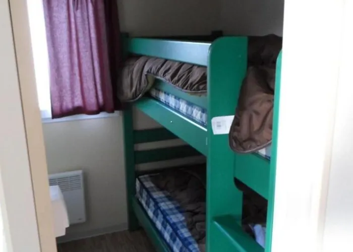 Mobil-home 6 Personnes Avec Terrasse A La Chapelle-devant-bruyeres - Api-1-52-1002 * Bruyeres