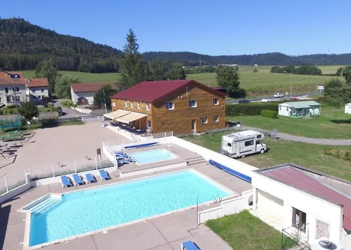 Kemp Mobil-home 6 Personnes Avec Terrasse A La Chapelle-devant-bruyeres - Api-1-52-1002